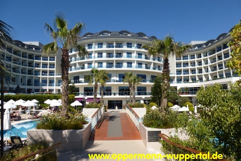 Commodore Elite Suites & Spa